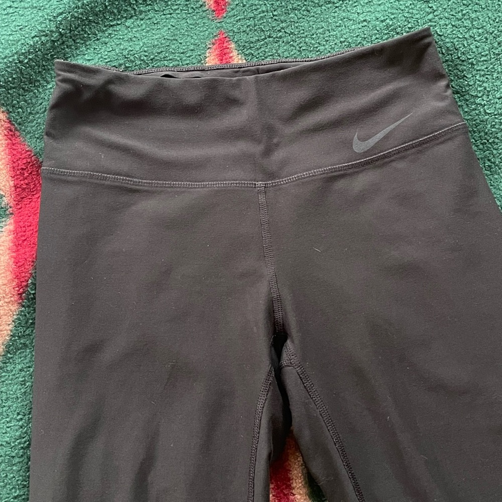 Nike Women’s Capri Charcoal Leggings